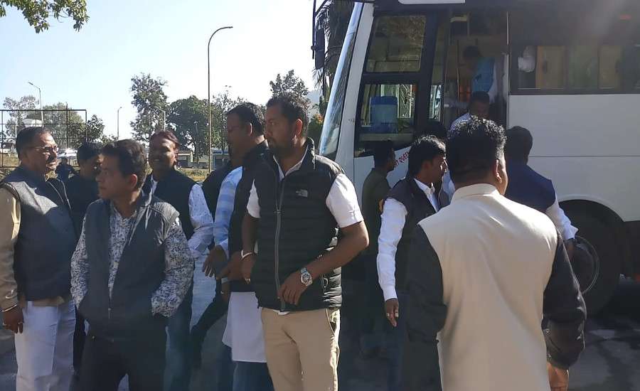Video: 10 दिन बाद लौटे 20 हाईजैक कांग्रेसी पार्षद! सीधे पहुंचे निगम और ली शपथ, मतगणना के बाद से ही थे गायब, कंचन बनीं महापौर
