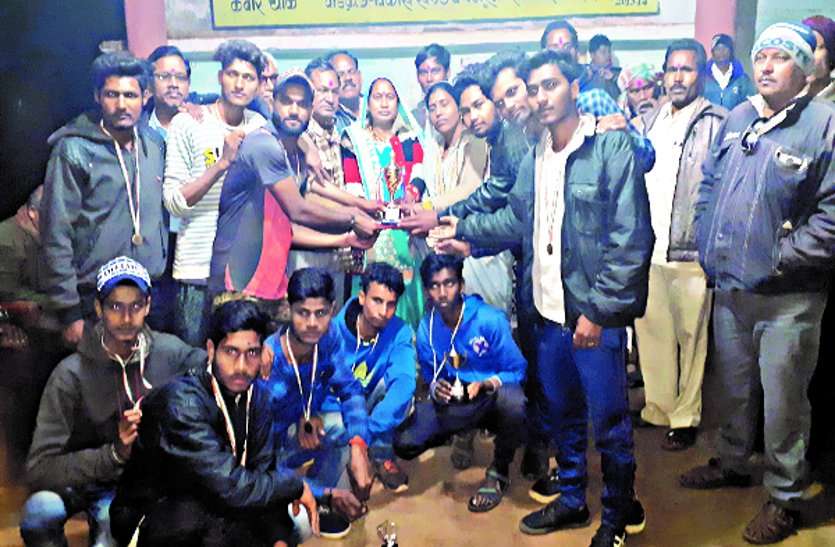 Bhoolatola Chhukhadan hosts first and second place भूलाटोला छुईखदान प्रथम व द्वितीय स्थान पर रही मेजबान टीम