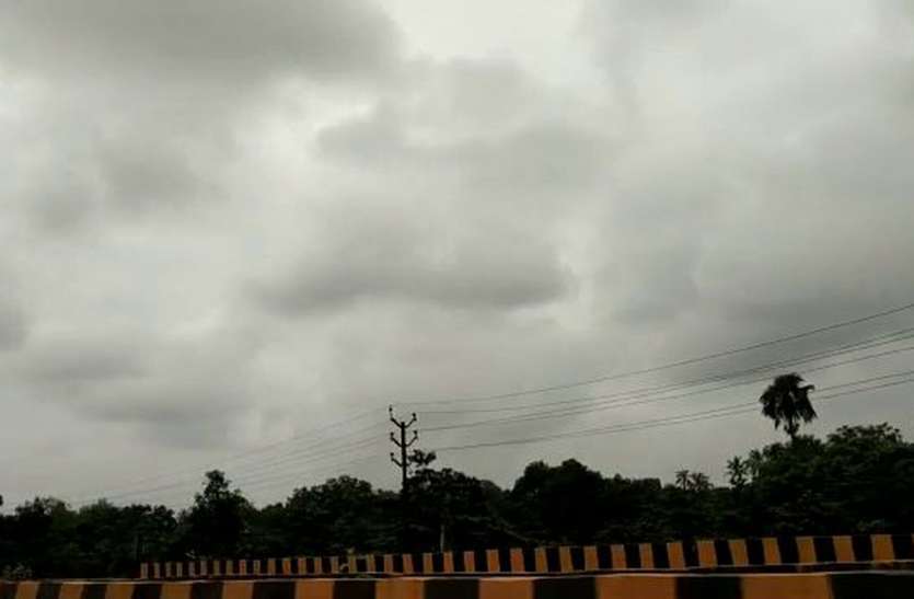 मेघगर्जन के साथ ओलावृष्टि की चेतावनी मेघगर्जन के साथ ओलावृष्टि की चेतावनी