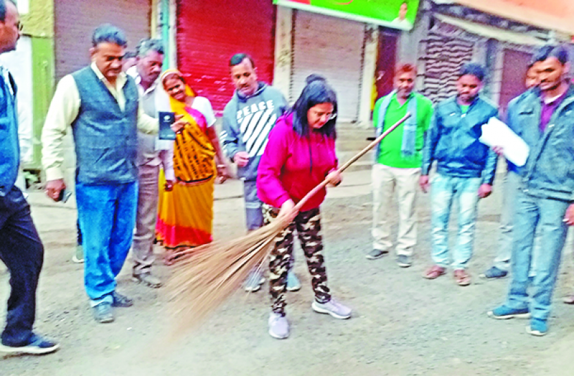 rajgarh शहर में कुछ अच्छा हो रहा तो एप्प के माध्यम से बताए और शिकायत है तो वह भी दर्शाएं