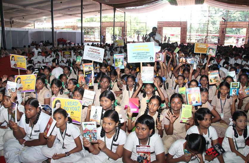 5,000 विद्यार्थियों ने एक साथ ३० मिनट तक पढ़ी पुस्तकें, जानिए फिर क्या हुआ 5,000 विद्यार्थियों ने एक साथ ३० मिनट तक पढ़ी पुस्तकें, जानिए फिर क्या हुआ