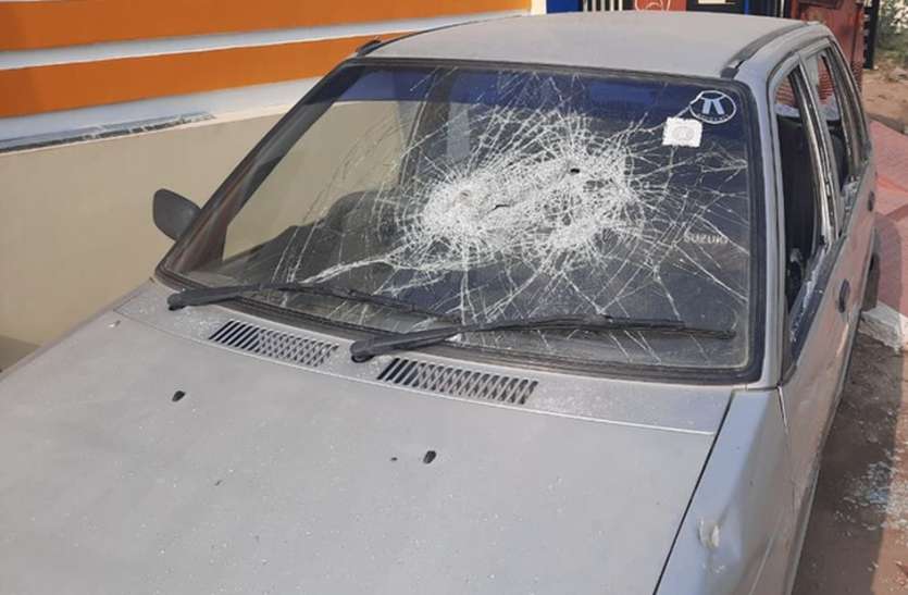House and car smashed बदला लेने आ धमके, आधी रात को हुड़दंग