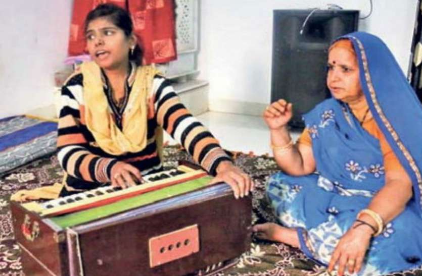 दोनों किडनी खराब, मां ने दी किडनी भी हो गई फेल, फिर भी हर महीने देती है दस से ज्यादा स्टेज परफार्मेंस दोनों किडनी खराब, मां ने दी किडनी भी हो गई फेल, फिर भी हर महीने देती है दस से ज्यादा स्टेज परफार्मेंस