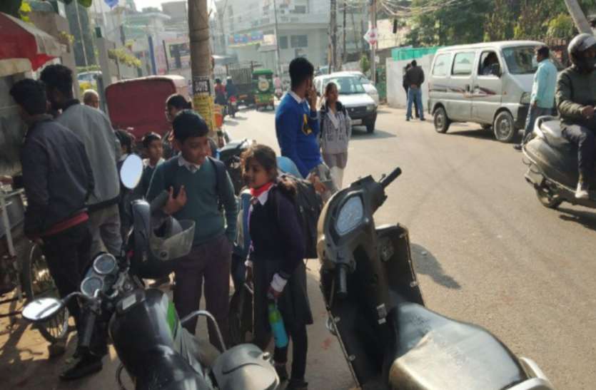 पश्चिमी विक्षोभ से अचानक बदल जाएगा उत्तर प्रदेश का मौसम, 7 व 8 जनवरी को होगी बारिश पश्चिमी विक्षोभ से अचानक बदल जाएगा उत्तर प्रदेश का मौसम, 7 व 8 जनवरी को होगी बारिश