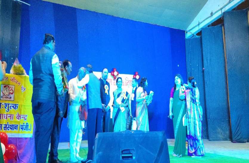 वंदे मातरम गीत के साथ हुआ तीन दिवसीय कवि संगम अधिवेशन का समापन वंदे मातरम गीत के साथ हुआ तीन दिवसीय कवि संगम अधिवेशन का समापन