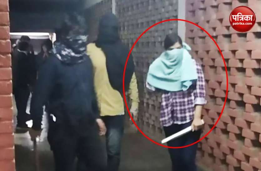 JNU Girl in Blue Check Shirt जेएनयू हिंसाः हमलावरों के साथ कौन थी नीले रंग की चेक शर्ट वाली वह लड़की