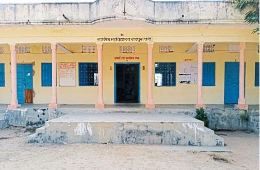 रायपुर के हाइवे पर मर्ज स्कूल में संचालित कॉलेज भवन छह करोड़ की घोषणा, न बजट, न टेंडर, मर्ज स्कूल में चल रहा महाविद्यालय