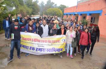 Engineers demonstrate under the banner of Rajasthan Engineers Ekta Ma राजस्थान इंजीनियर्स एकता मंच के बैनर तले अभियंताओं ने किया प्रदर्शन, जताया रोष