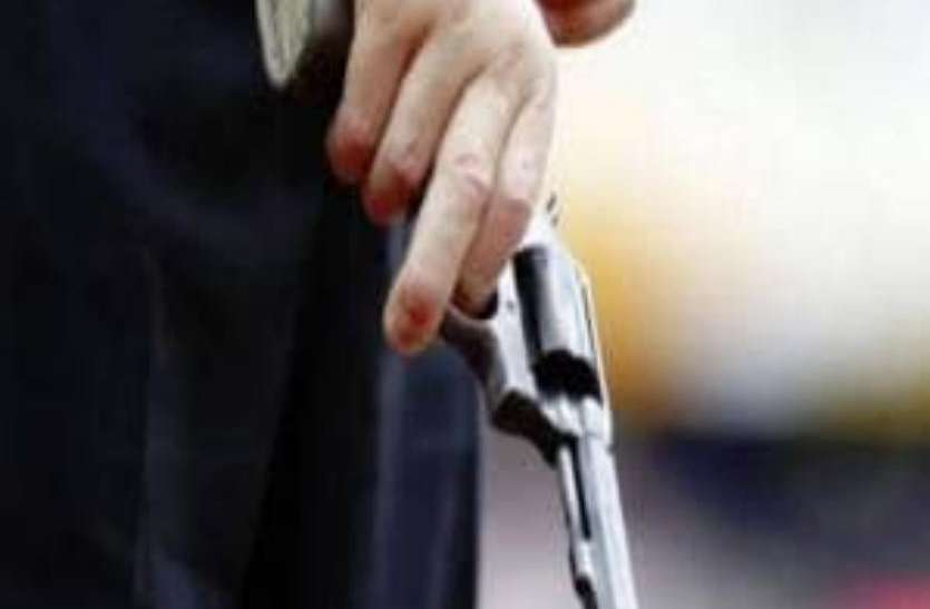 gun.jpeg न्यायालय में कट्टा लेकर घुस रहा युवक गिरफ्तार