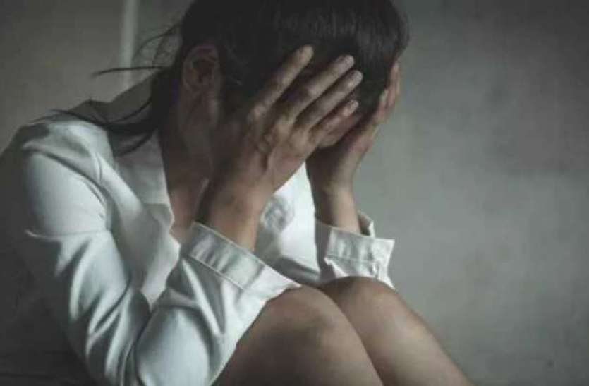 The girl was raped in Jabalpur by pretending to get married शादी का झांसा देकर युवती से जबलपुर में करता रहा बलात्कार, थाने में मामला दर्ज