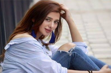 KRK tweet about bigg boss 13 contestant mahira and paras Bigg Boss 13: बॉलीवुड अभिनेता ने माहिरा को कहा छिपकली, सबसे गंदी दिखने वाली लड़की, ब्वॉयफ्रेंड के लिए लिखा ऐसा
