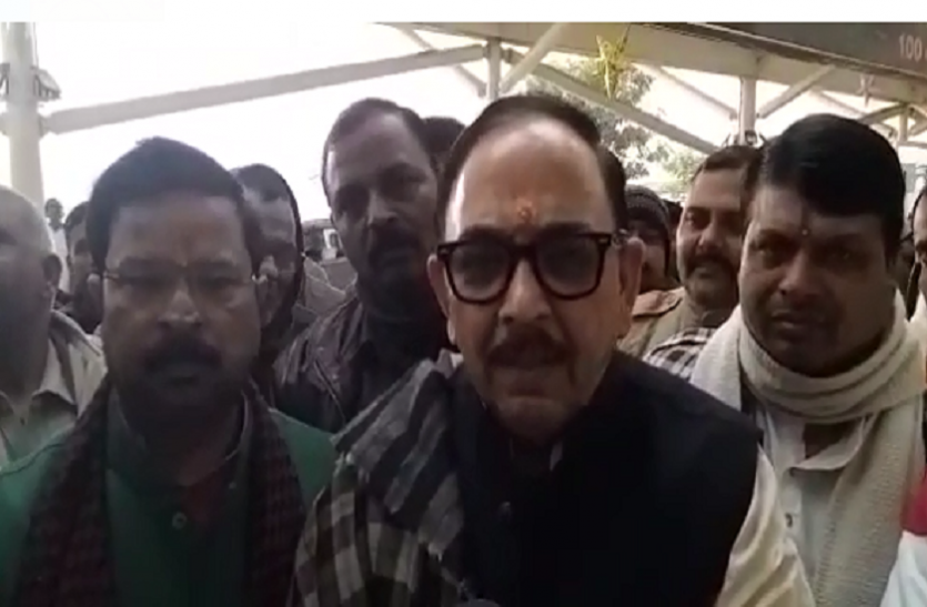 Dr Mahendra Nath Pandey डा.महेन्द्रनाथ पांडेय ने क्यों कहा कि अच्छा है अखिलेश यादव कुछ काम करते नजर आ रहे