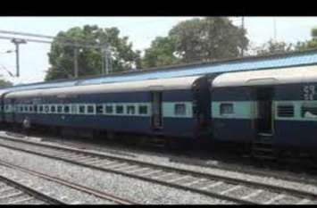 Drunker pushed the young man by train kota railway station मामूली विवाद पर शराबी ने युवक को ट्रेन से धक्का मारा ,मौत