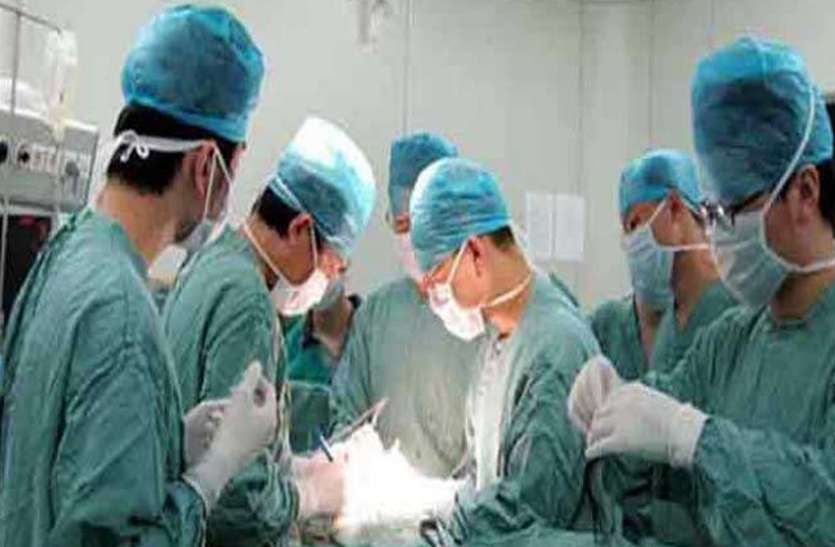 73 वर्षीय वृद्धा के लिवर से निकाला 1.2 किलो का ट्यूमर 73 वर्षीय वृद्धा के लिवर से निकाला 1.2 किलो का ट्यूमर