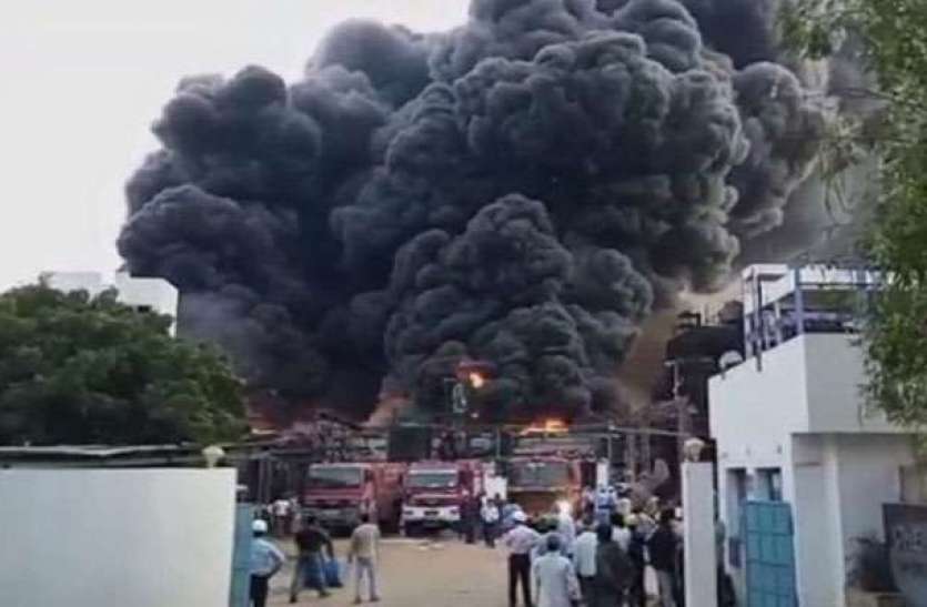Blast in Factory गुजरातः फैक्ट्री में आग लगने से बड़ा धमाका, पांच की मौत, 10 घायल