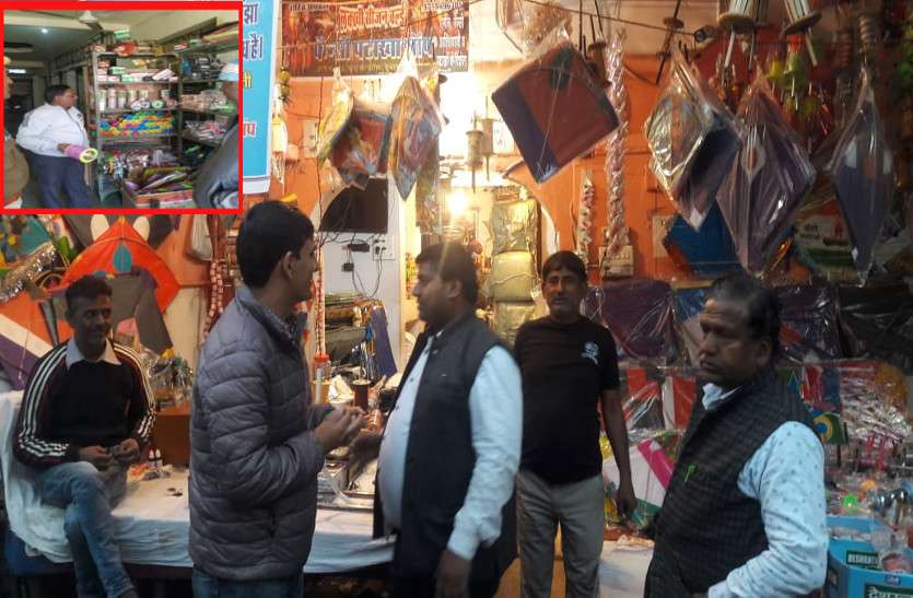 Action Team Against Chinese Manja : Chinese Manja In Jaipur 100 से ज्यादा पतंगों की दुकानों पर ग्राहक बन घंटों घूमते रहे अधिकारी, लेकिन खरीदा कुछ भी नहीं