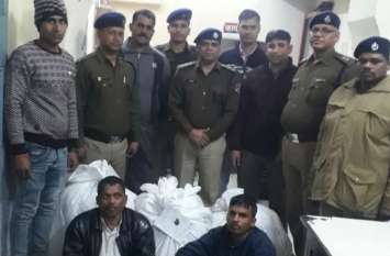 RPF Tundla arrested two accused for stealing from Magadh Express VIDEO: मगध एक्सप्रेस के पार्सल कोच से सामान फेंकने वाले दो आरोपियों को आरपीएफ ने किया गिरफ़्तार, सरगना अभी भी फरार