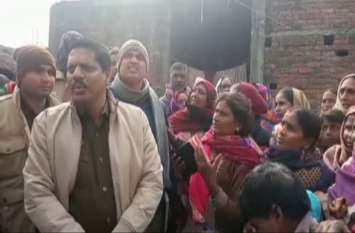 Religion change case in Up mau Two Person arrested यूपी के मऊ में धर्म परिवर्तन की सूचना पर पहुंची पुलिस, पादरी सहित दो लोग हिरासत में