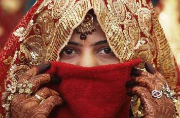 Girls are Doing Secret Surgery for Passing Verginity Test on Marraige 'कौमार्य' का टोकन पाने के लिए महिलाएं करा रहीं सीक्रेट सर्जरी, रिपोर्ट में हुआ खुलासा