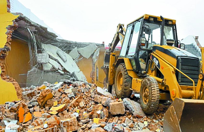 Rasuka's action on land mafia Milda Yadav, house demolished