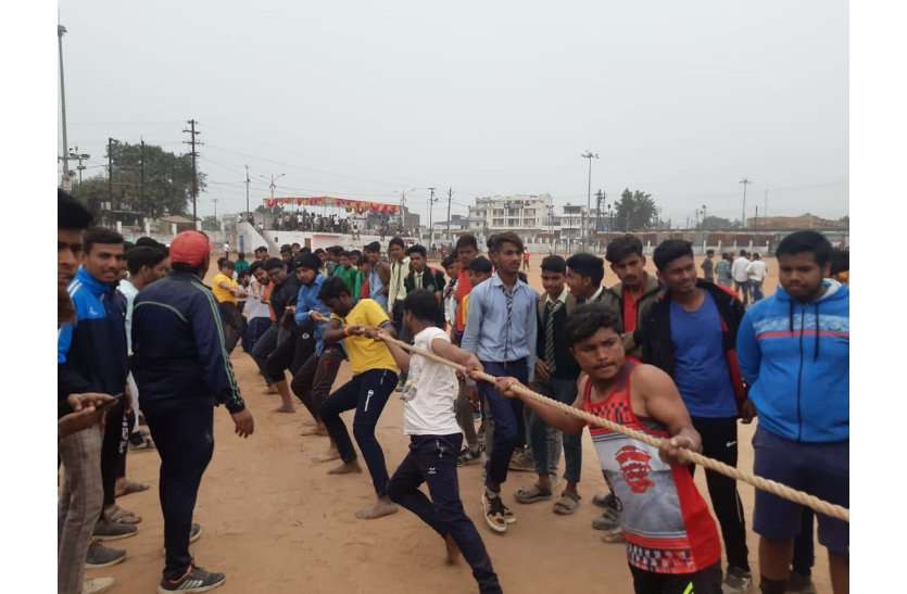 CL Arya and Chavara School Champion सीनियर रस्साकशी मेें सीएल आर्य और जूनियर वर्ग में चावरा स्कूल चैम्प्यिन
