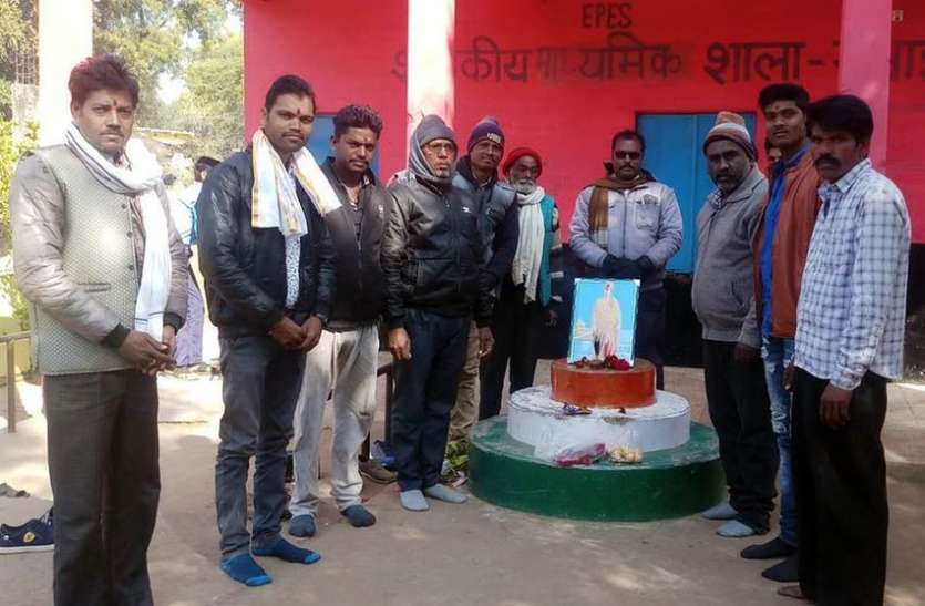 Swami Vivekananda Jayanti, Career Guidance, Essay Competition, Student Swami Vivekananda Jayanti : विद्यार्थियों को लक्ष्य बनाकर मेहनत करने का दिया संदेश
