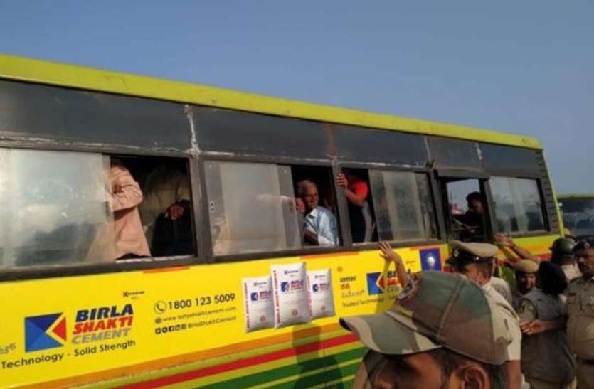 बंदरगाह के सीमा विस्तार को लेकर प्रदर्शन बंदरगाह के सीमा विस्तार को लेकर प्रदर्शन