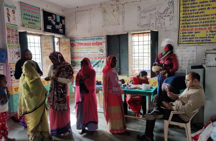 आंगनबाड़ी केन्द्रों पर मिली अनियमिताएं, दो कार्यकर्ता को नोटिस आंगनबाड़ी केन्द्रों पर मिली अनियमिताएं, दो कार्यकर्ता को नोटिस