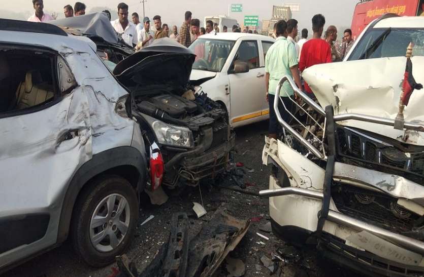 Poor visibility leads to an accident in Vellore in Tamilnadu चेन्नई-वेलूर राष्ट्रीय रेाजमार्ग पर धुंध से घटी दृश्यता, दस वाहन आपस में टकराए