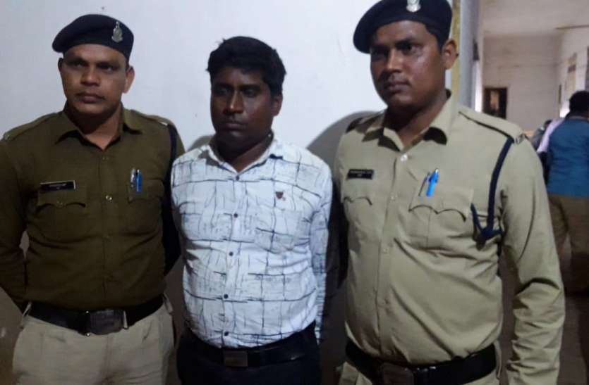 शेयर मार्केट में राशि दोगुना करने वाला आरोपी गिरफ्तार शेयर मार्केट में राशि दोगुना करने वाला आरोपी गिरफ्तार, कई महीने कोलकला घूमता रहा आरोपी
