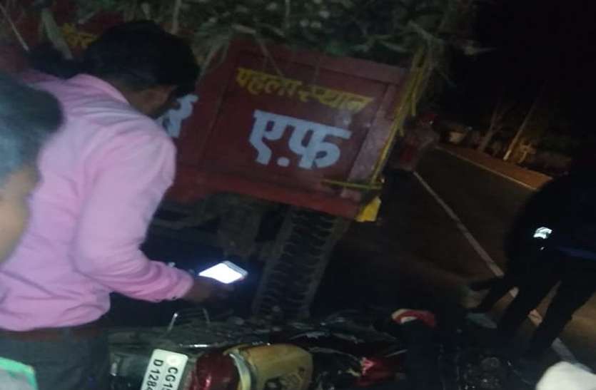 Breaking News: गन्ना लोड खड़े ट्रैक्टर में टकरा गए बाइक सवार 2 युवक, दोनों का फट गया सिर, एक की मौत, दूसरा गंभीर Breaking News: गन्ना लोड खड़े ट्रैक्टर में टकरा गए बाइक सवार 2 युवक, दोनों का फट गया सिर, एक की मौत, दूसरा गंभीर