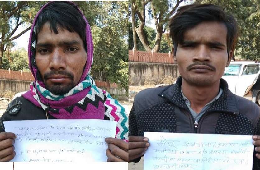 धारदार हथियार के साथ दो नशेड़ी गिरफ्तार धारदार हथियार के साथ दो नशेड़ी गिरफ्तार