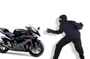 This is why the bike parked outside the house is stolen इसलिए चोरी हो रही है घर के बाहर खड़ी बाइक