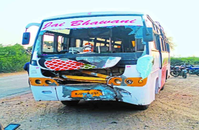 Road accident in bhilwara बस की चपेट में आने से बाइक सवार की मौत