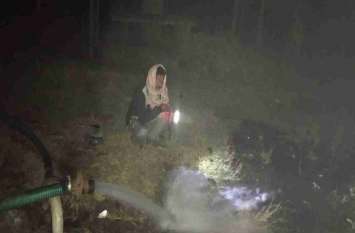 formers forced to chill nights in Energy Minister's home district ऊर्जा मंत्री के गृह जिले में रात में ठिठुरने को मजबूर अन्नदाता, 10 घंटे की बिजली में भी दिन की बजाए रात का शेड्यूल