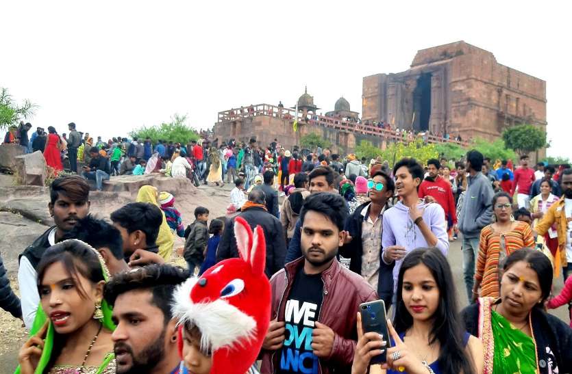 भगवान शिव का अभिषेक पूजन करने पहुंचेंगे हजारों श्रद्धालु भगवान शिव का अभिषेक पूजन करने पहुंचेंगे हजारों श्रद्धालु