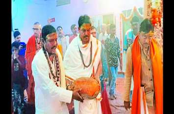 Omkareshwar Ganesh Mandir News साल में एक बार मंदिर से बाहर आ जाते हैं ये गणेश, खाते हैं शकरकंद