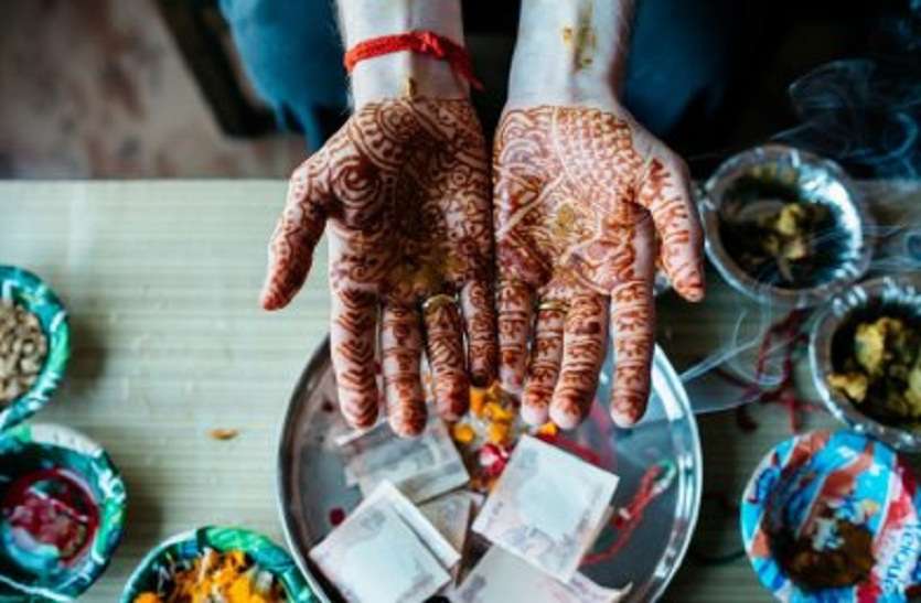 सिंधी पंडितो की हो गई बल्ले बल्ले, सोलह संस्कार कराने वाले पंडितो की बढ़ाई दक्षिणा सिंधी पंडितो की हो गई बल्ले बल्ले, सोलह संस्कार कराने वाले पंडितो की बढ़ाई दक्षिणा