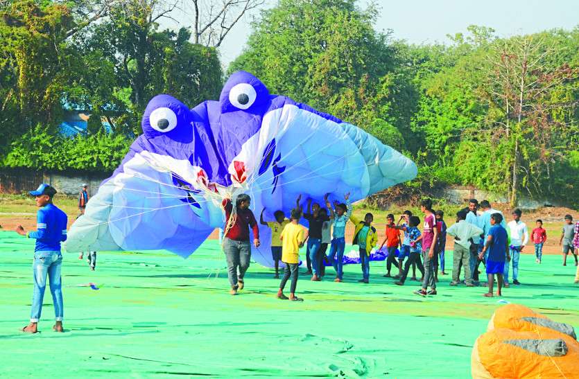 फॉरेनर के मजाक को माना चैलेंज और बन गए पतंगबाजी के इंटरनेशनल स्टार फॉरेनर के मजाक को माना चैलेंज और बन गए पतंगबाजी के इंटरनेशनल स्टार