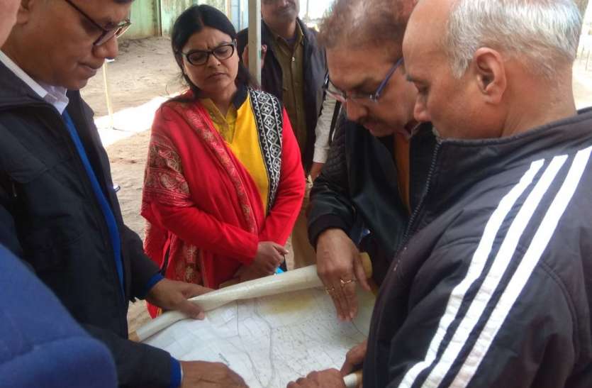administration remove encrochment from government land in gwalior कॉलेज संचालक सहित तीन लोगों ने किया था 25 करोड़ की जमीन पर कब्जा, प्रशासन ने हटाया