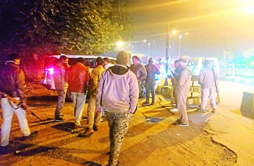 police catch punk with luxury car in highway एसपी ने वायरलेस सैट पर दिया मैसेज, हत्या कर लग्जरी गाड़ी लूटकर भाग रहा है बदमाश