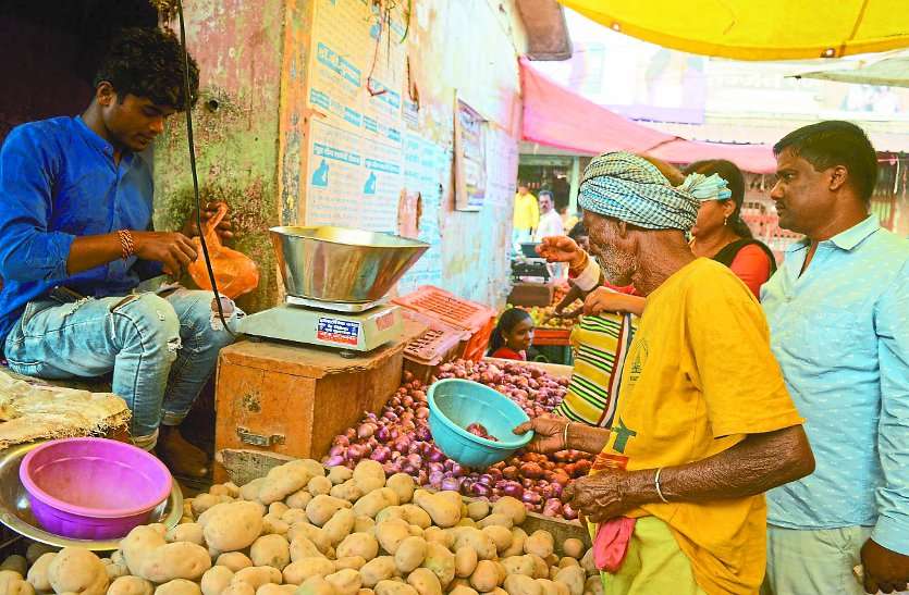 इन राज्यों से प्याज आने के बाद प्याज के दाम में जल्द आएगी कमी, इन दुकानों में भी मिलेगा प्याज इन राज्यों से प्याज आने के बाद प्याज के दाम में जल्द आएगी कमी, इन दुकानों में भी मिलेगा प्याज