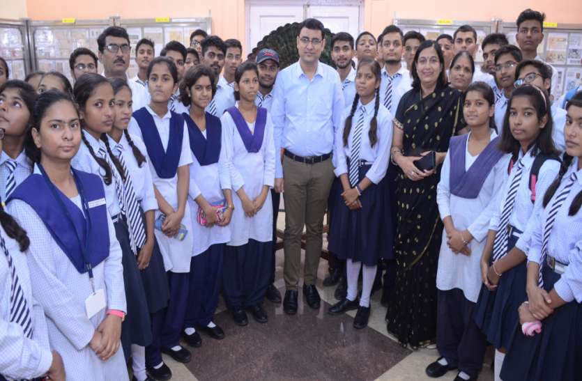 उत्तर प्रदेश के युवाओं के लिए 50 हज़ार तक के इनाम जितने का सुनहरा मौका, जानिए इसके बारे में उत्तर प्रदेश के युवाओं के लिए 50 हज़ार तक के इनाम जितने का सुनहरा मौका, जानिए इसके बारे में