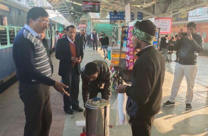 railway.jpg समोसे के आलू में निकला छिलका,फिर हुआ यह