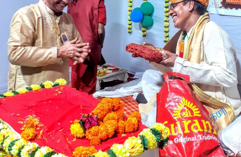 mumbai dharm news: कृष्ण-सुदामा जैसी आज दोस्ती कहां, राजा के मित्र राजा होते हैं रंक नहीं mumbai dharm news: कृष्ण-सुदामा जैसी आज दोस्ती कहां, राजा के मित्र राजा होते हैं रंक नहीं
