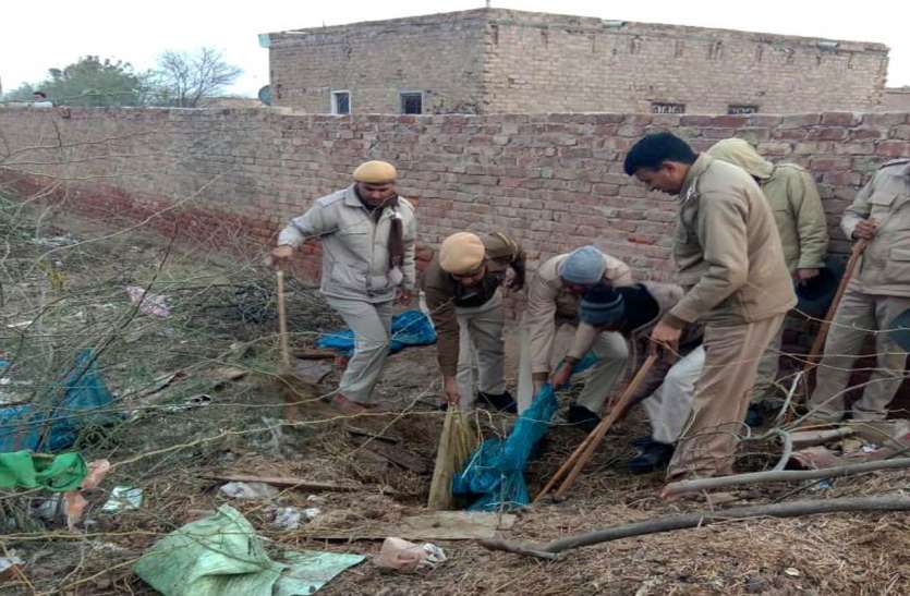 छापेमारी में हजारों लीटर लाहण नष्ट किया छापेमारी में हजारों लीटर लाहण नष्ट किया