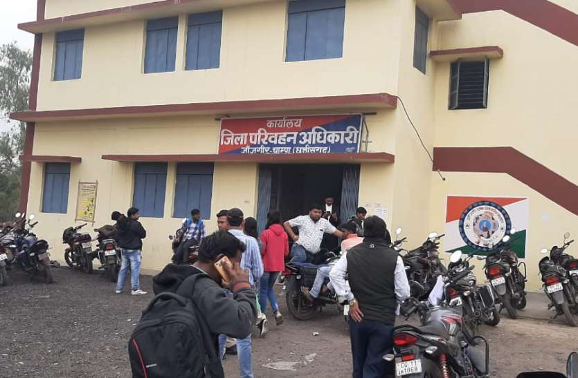 ड्राइविंग लाइसेंस जारी करने का फैसला अब करेगा बोर्ड, बनेगी कमेटी ड्राइविंग लाइसेंस जारी करने का फैसला अब करेगा बोर्ड, बनेगी कमेटी
