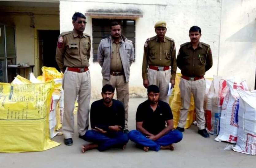 पंचायतीराज चुनाव में शराब बांटने की आशंका, शराब की 120 पेटी बरामद, दो गिरफ्तार पंचायतीराज चुनाव में शराब बांटने की आशंका, शराब की 120 पेटी बरामद, दो गिरफ्तार