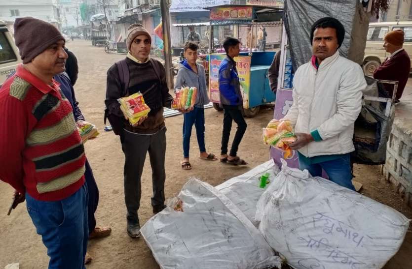 बीआर १५०१-४० व्यापारी ने शहर में बेचने के लिए मंगवाई थी पॉलीथिन ट्रांसपोर्ट से उतरते ही जब्त