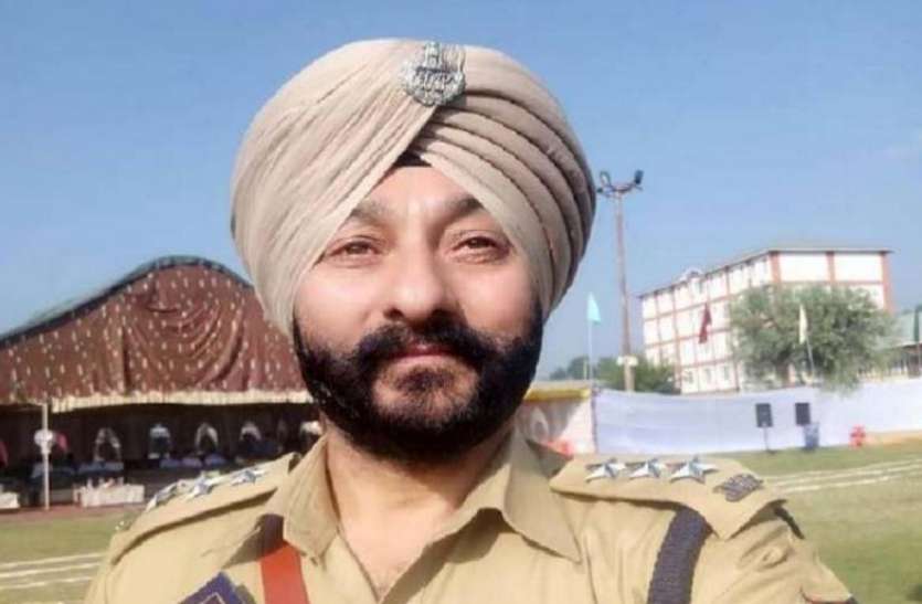 devendra-singh-dsp-of-jammu-kashmir_2.jpg जम्मू-कश्मीर: DSP देवेंद्र सिंह के करीबी लोगों के घरों पर छापेमारी